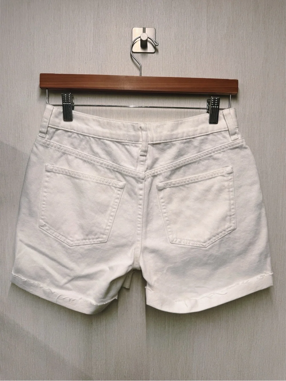 Everlane The Denim White Mid Rise Cuffed Shorts, Size 25